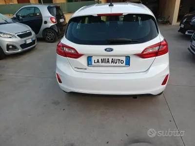 Usata Ford Fiesta 75 CV (55 kW) 2022 Bianco Utilitaria