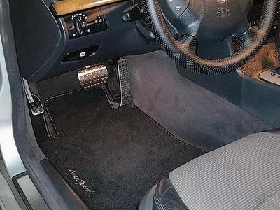 Usata Mercedes E220 150 CV (110 kW) 2003 Grigio Berlina