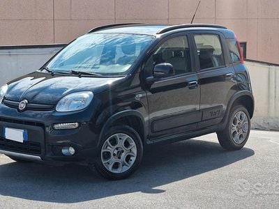 Usata Fiat Panda 4x4 S 75 CV (55 kW) 2012 Nero Utilitaria