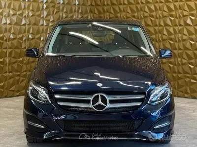 Usata Mercedes B180 Premium 109 CV (80 kW) 2017 Blu Utilitaria