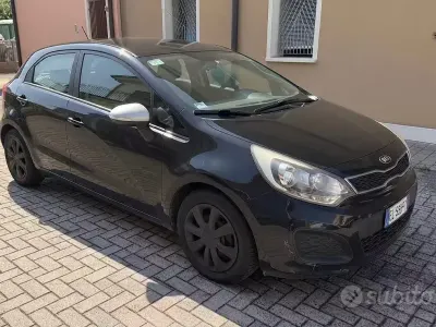 Usata Kia Rio 85 CV (62 kW) 2011 Nero Berlina