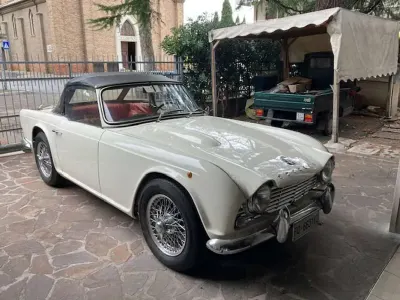 Usata Triumph TR4 101 CV (74 kW) 1963 Bianco Cabrio