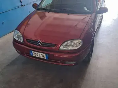 Usata Citroën Saxo 57 CV (41 kW) 2002 Rosso Utilitaria