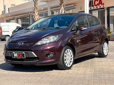 Usata Ford Fiesta 68 CV (50 kW) 2009 Viola Utilitaria