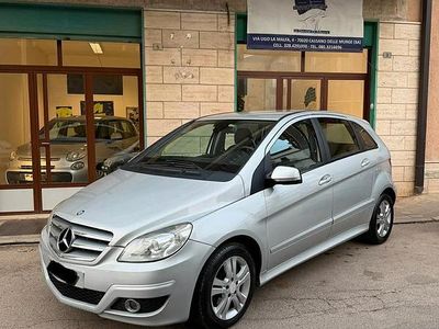Usata Mercedes B180 108 CV (79 kW) 2010 Grigio Monovolume