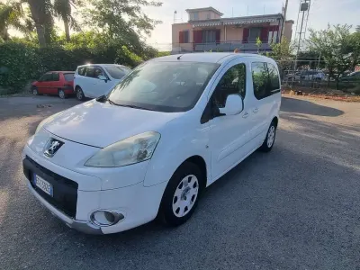 Usata Peugeot Partner Tepee 92 CV (67 kW) 2011 Bianco Monovolume