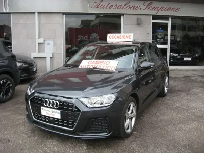 Usata Audi A1 Sportback Advanced 116 CV (85 kW) 2019 Grigio metallizzato/tetto nero Utilitaria