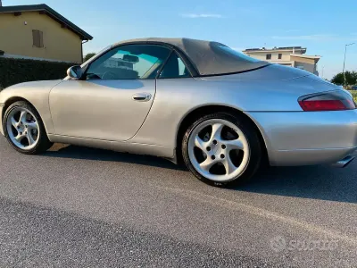Usata Porsche 996 320 CV (235 kW) 2001 Grigio Cabrio