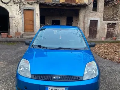 Usata Ford Fiesta 90 CV (66 kW) 2004 Utilitaria