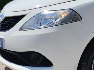 Usata Lancia Ypsilon 69 CV (50 kW) 2019 Bianco Utilitaria