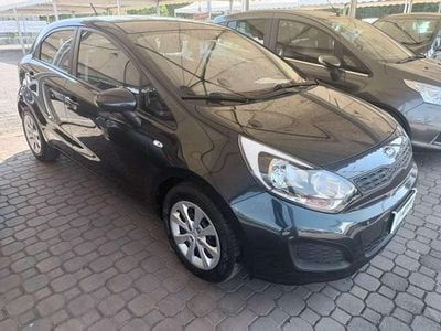 Second-hand Kia Rio City 86 CP (63 kW) 2014 Albastru Berlinǎ