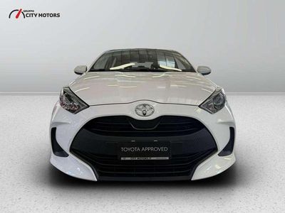 Usata Toyota Yaris Hybrid Active 116 CV (85 kW) 2025 Bianco Berlina