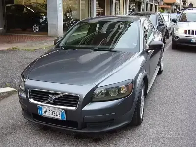 Usata Volvo C30 Kinetic 101 CV (74 kW) 2007 Grigio Utilitaria