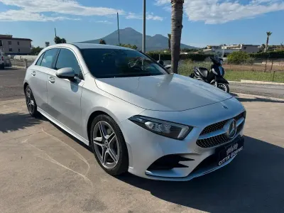 Usado Mercedes A180 Premium 116 CV (85 kW) 2019 Plateado Berlina