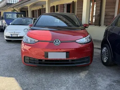 Usata VW ID.3 Pro 69 kW (95 CV) 2023 Rosso Utilitaria