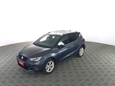 Usata Seat Arona 116 CV (85 kW) 2025 Grigio magnetico con tetto nero midnight SUV
