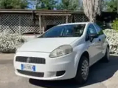 Usata Fiat Grande Punto 77 CV (56 kW) 2009 Bianco Utilitaria