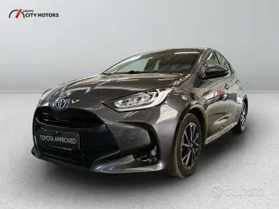 Usata Toyota Yaris Hybrid Trend 116 CV (85 kW) 2024 Grigio Berlina