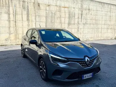 Occasion Renault Clio V 101 PK (74 kW) 2023 Grijs Sedan