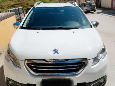 Usata Peugeot 2008 115 CV (84 kW) 2015 Bianco SUV