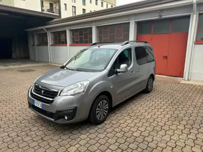Usata Peugeot Partner Tepee 99 CV (72 kW) 2018 Grigio Monovolume