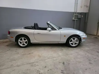 Usata Mazda MX5 110 CV (80 kW) 2001 Grigio Cabrio