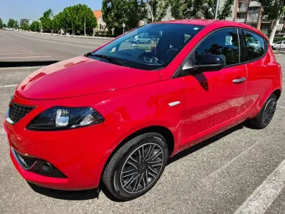 Usata Lancia Ypsilon 69 CV (50 kW) 2023 Rosso Utilitaria