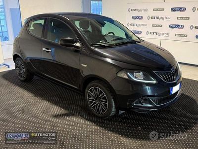 Usata Lancia Ypsilon Gold 70 CV (51 kW) 2023 Nero pastello Utilitaria