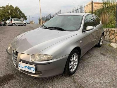 Usata Alfa Romeo 147 119 CV (87 kW) 2001 Grigio Utilitaria