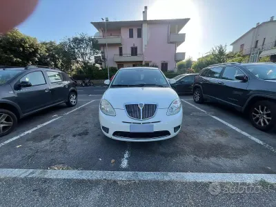 Usata Lancia Ypsilon 75 CV (55 kW) 2011 Bianco Utilitaria
