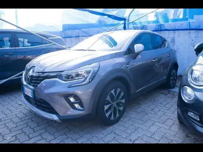 Usata Renault Captur Techno 90 CV (66 kW) 2023 Grigio chiaro SUV