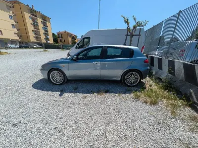 Usata Alfa Romeo 147 140 CV (102 kW) 2003 Utilitaria