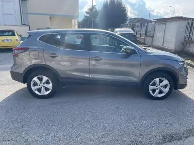 Usata Nissan Qashqai N-Connecta 140 CV (102 kW) 2021 Grigio SUV