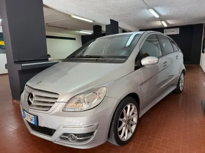 Usata Mercedes B180 109 CV (80 kW) 2007 Argento Monovolume