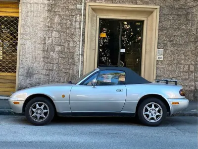 Usata Mazda MX5 90 CV (66 kW) 1996 Argento Cabrio