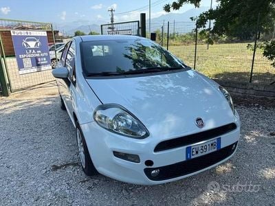 Usata Fiat Punto Lounge 85 CV (62 kW) 2015 Bianco Utilitaria