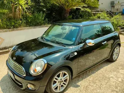 Usata Mini Cooper D 112 CV (82 kW) 2011 Nero Utilitaria