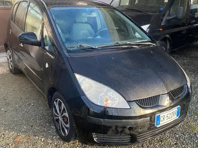 Usata Mitsubishi Colt Invite 75 CV (55 kW) 2007 Nero Berlina