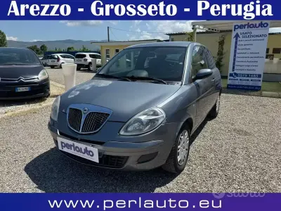 Usata Lancia Ypsilon 60 CV (44 kW) 2004 Grigio Utilitaria