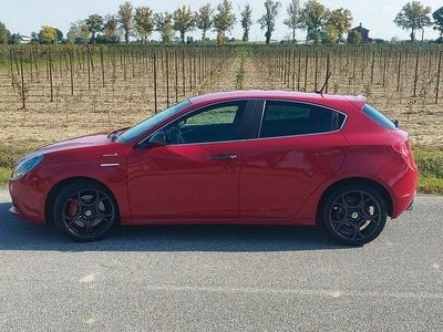Usata Alfa Romeo Giulietta Quadrifoglio Verde 174 CV (127 kW) 2015 Rosso Utilitaria