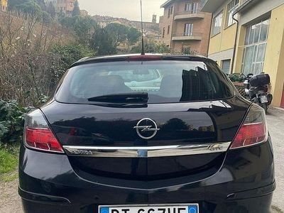 Usata Opel Astra GTC 95 CV (69 kW) 2009 Nero
