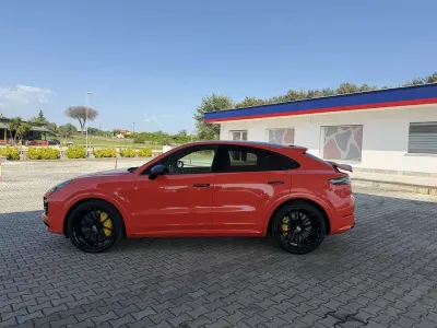 Usata Porsche Cayenne Coupe Turbo S E-Hybrid 680 CV (500 kW) 2020 Arancione SUV