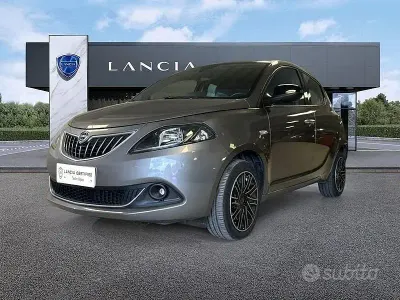 Usado Lancia Ypsilon Gold 70 HP (51 kW) 2023 Preto Citadino