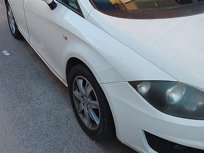Usado Seat Leon 105 HP (77 kW) 2010 Branco Sedan