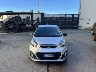 Usata Kia Picanto Style 69 CV (50 kW) 2013 Argento Utilitaria