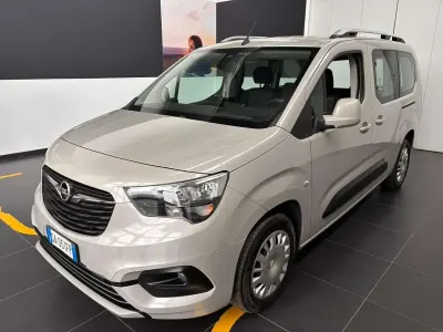 Usado Opel Combo Life S 110 CV (80 kW) 2020 Plateado Van