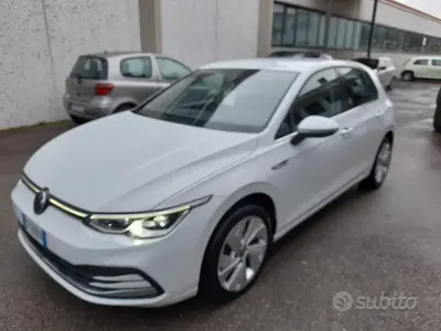 Usata VW Golf VIII 131 CV (96 kW) 2021 Bianco Berlina