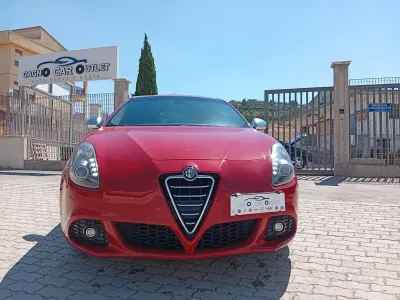 Usata Alfa Romeo Giulietta Progression 170 CV (125 kW) 2011 Rosso Utilitaria