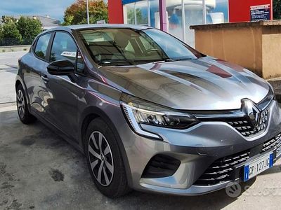 Grigio Usata 2023 Renault Clio V Berlina | 16.500 € (Buon prezzo)