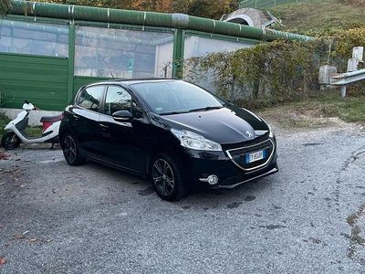 Usata Peugeot 208 Access 82 CV (60 kW) 2015 Nero Utilitaria